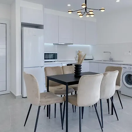 Phaedrus Living: Seaview Luxury Flat Limnaria 134 Апартаменти Пафос